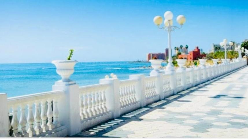 Precioso Apartamento Frente Al Mar Benalbeach Daire Benalmádena Dış mekan fotoğraf